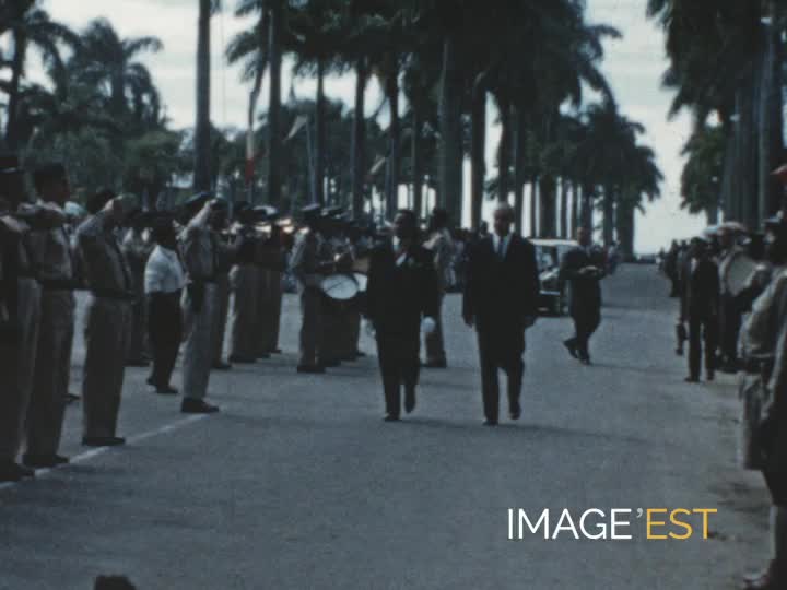 Défilé du 14 octobre 1958 à Tamatave (Madagascar)
