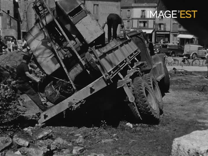 Effondrements et déraillement d'une locomotive à Chaumont 