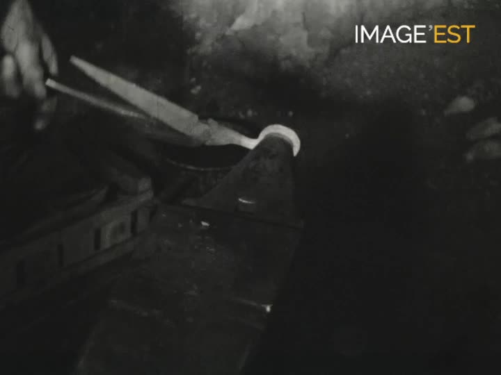 Fabrication de ciseaux à la forge de Biesles et à Nogent (Haute-Marne)