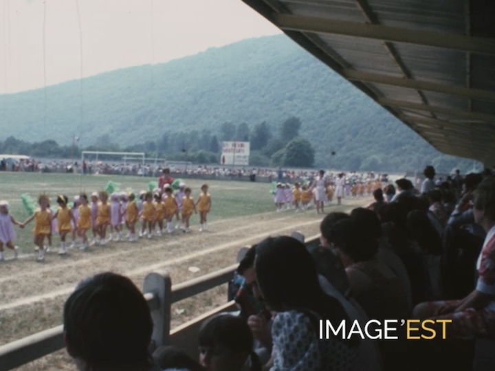 Fête des écoles au stade de Revin (Ardennes)
