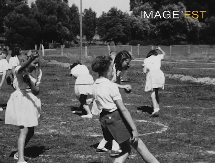 Spectacle d'enfants et mât de cocagne à Flin