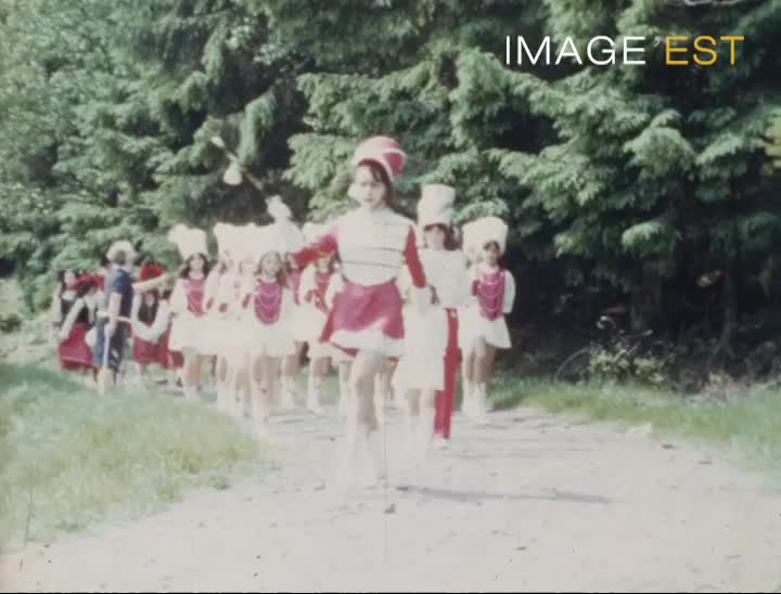 Spectacle de majorettes au col de Prayé