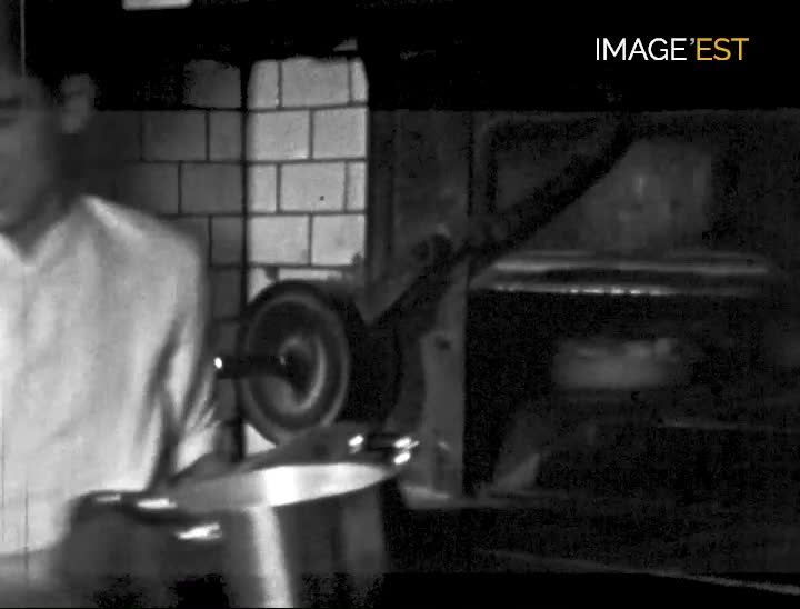 Fabrication des madeleines à Liverdun